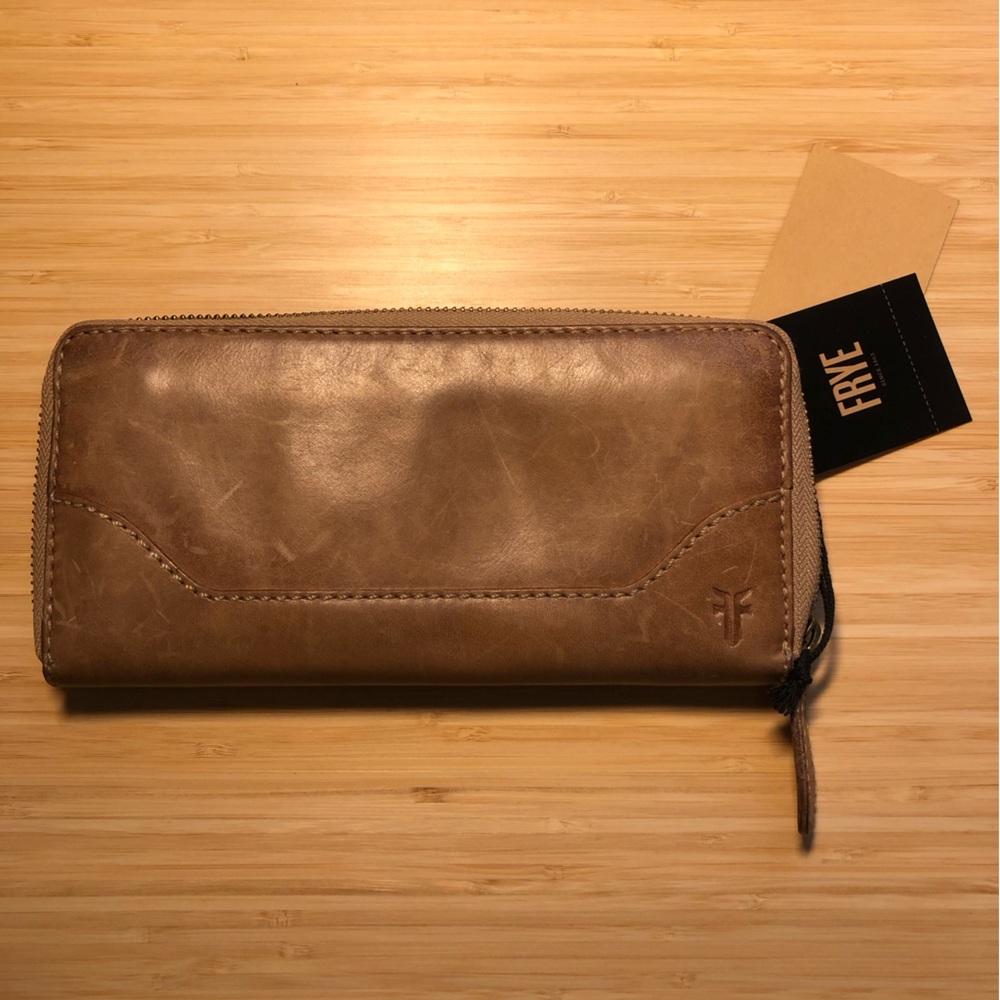 FRYE Mellissa Beige Zip Wallet NWT